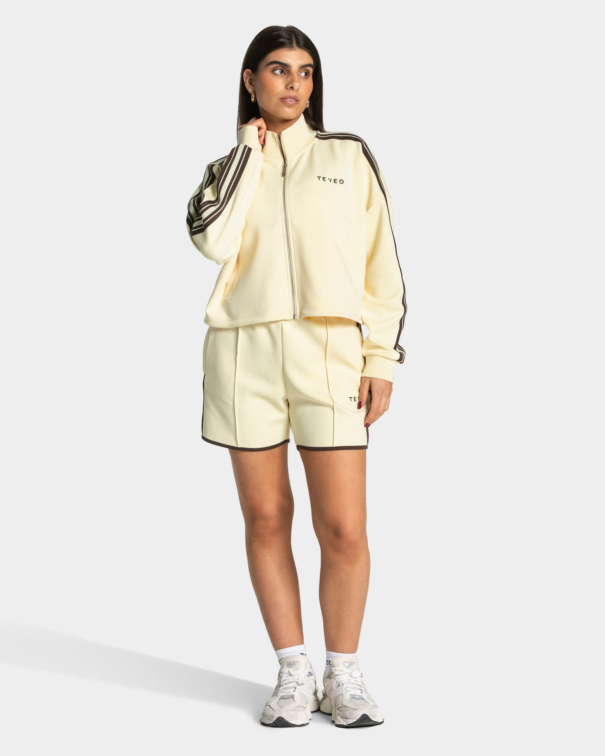 Veste de sport zippée et courte Club « Butter Yellow »