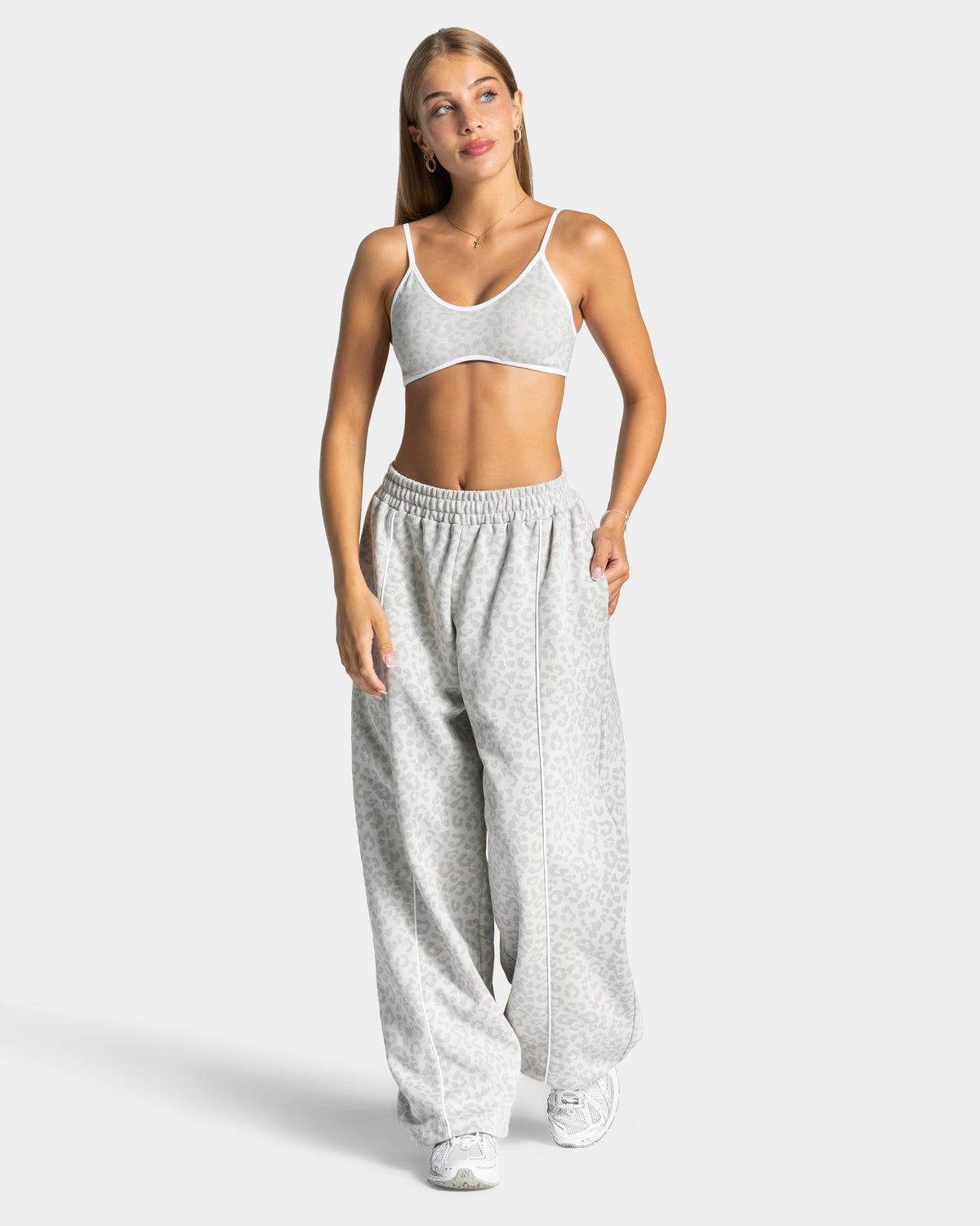 Pantalon de jogging Wide Leg Contrastline « léopard gris clair »